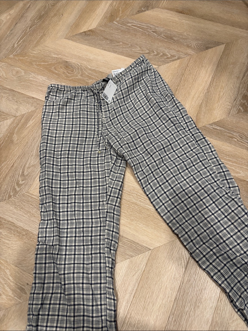 Women’s h and m navy and white plaid pant